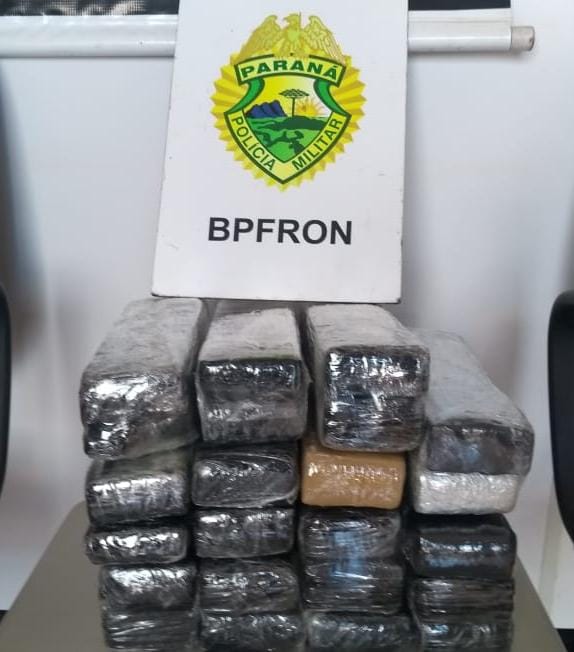 BPFron apreende mais de 17 quilos de maconha ao abordar ônibus em