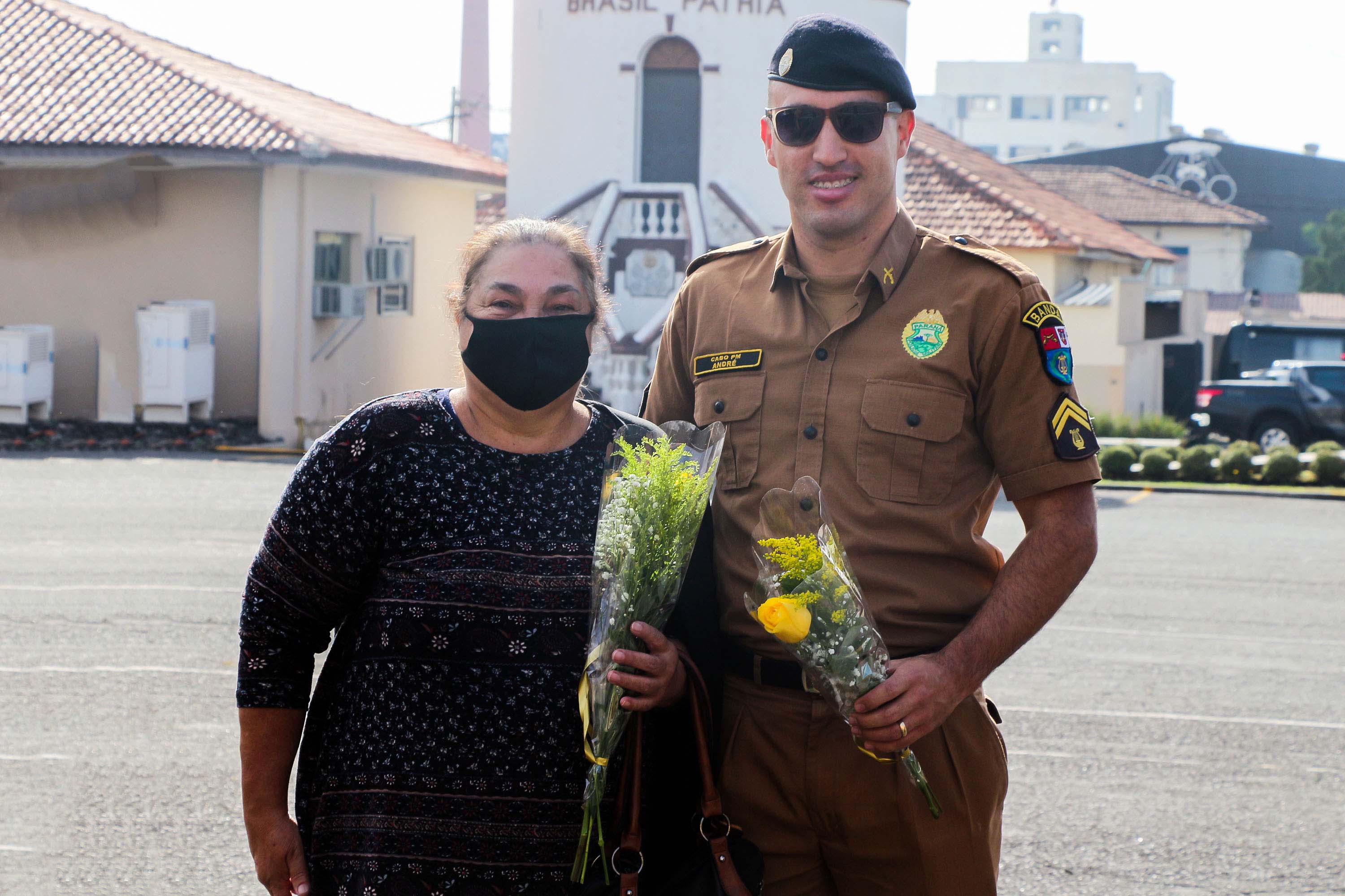 Banda De M Sica Faz Homenagem S M Es Policiais Militares De Todo O