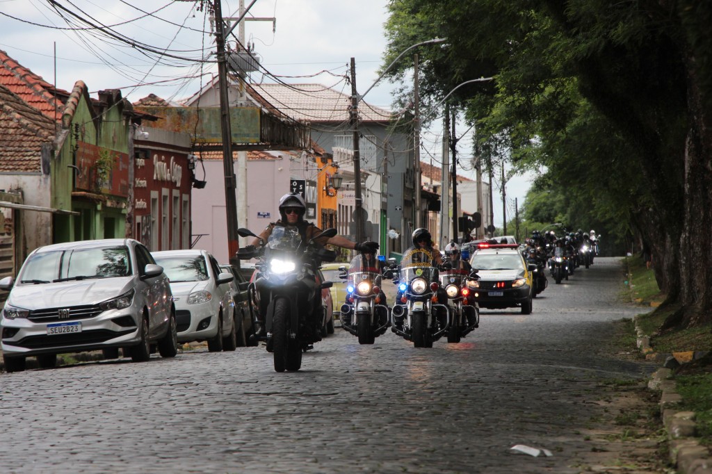 Passeio motociclístico em comemoração dos 130 anos do Cerco da Lapa