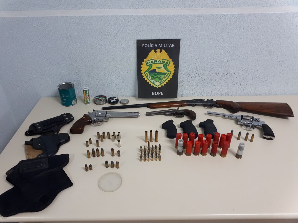 RONE apreende armas de fogo munições e apetrechos durante abordagem na