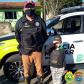 Policiais militares rodoviários visitam família e interagem com crianças em São Mateus do Sul (PR)