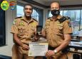 Comandante do 3º Batalhão da PM entrega medalha da unidade para Comandante Regional em Cascavel (PR)