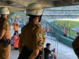 Oficiais e praças em formação na PMPR garantem a segurança no Estádio Couto Pereira em Curitiba