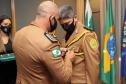 Oficiais e praças recebem a Medalha de Mérito do Comando-Geral durante solenidade em Curitiba