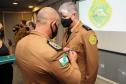 Oficiais e praças recebem a Medalha de Mérito do Comando-Geral durante solenidade em Curitiba