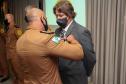 Oficiais e praças recebem a Medalha de Mérito do Comando-Geral durante solenidade em Curitiba