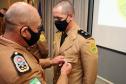 Oficiais e praças recebem a Medalha de Mérito do Comando-Geral durante solenidade em Curitiba