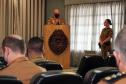 Oficiais e praças recebem a Medalha de Mérito do Comando-Geral durante solenidade em Curitiba