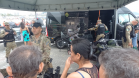 Ciclo de exposições da PM atrai dezenas de crianças e adultos nas praias do Litoral
