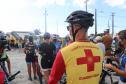 Mais de 200 ciclistas de todo Paraná participam junto com a PM de desafio de 27 quilômetros, no litoral