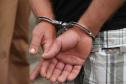 Homem é encaminhado à delegacia pela Polícia Militar após se envolver em acidente com carro supostamente furtado