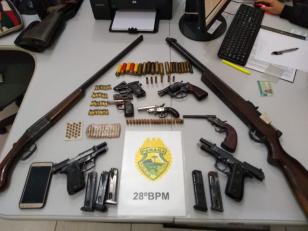 Denúncia leva PM a apreender nove armas de fogo e 139 munições no Sudeste do estado