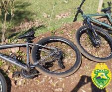 PM prende seis pessoas, apreende 33 comprimidos de ecstasy e recupera duas bicicletas em Maringá (PR)