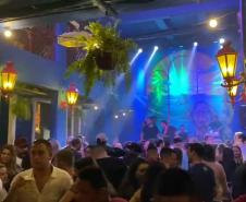 AIFU dispersa 2,2 mil pessoas e fecha 10 comércios em Curitiba
