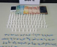 Trio é encaminhado e porções de drogas apreendidas graças a aplicação de cão de faro da PM em Curitiba