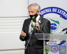 Entrega de medalhas e entrada de novos integrantes marca aniversário de três anos da Academia de Letras da PM