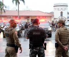 Batalhão de Polícia de Choque encaminha sete pessoas e apreende arma na primeira operação feita na Capital e RMC
