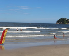 Bombeiros pedem atenção às bandeiras de orientação para evitar afogamentos nas praias e rios