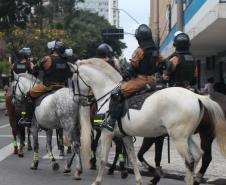 A presença ostensiva da Polícia Militar foi maciça em todo o estado por conta dos atos públicos desta terça-feira (07/09), Dia da Independência do Brasil. A autuação preventiva foi para garantir o direito de manifestação dos grupos políticos que tomaram as ruas das principais cidades paranaenses. Ao longo do dia, os atos ocorreram de maneira pacífica, e até às 18 horas não houve nenhuma ocorrência relacionada às manifestações. Em várias cidades do Estado, inclusive na Capital, as equipes policiais prossegue