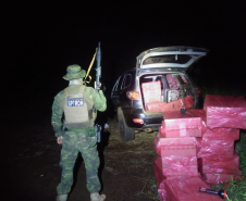 Durante Operação Hórus, PM e PF apreendem cerca de R$ 400 mil em cigarros contrabandeados, em Guaíra (PR)