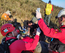 Operação do Corpo de Bombeiros salva homem perdido há seis dias no Pico Paraná 