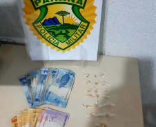 No Litoral do estado, PM prende quatro pessoas e apreende drogas e uma arma de fogo