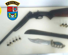 No Litoral do estado, PM prende quatro pessoas e apreende drogas e uma arma de fogo