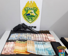 No Noroeste do estado, PM prende cinco homens e apreende três armas de fogo e máquinas caça-níquel