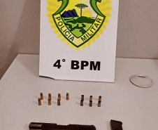No Noroeste do estado, PM prende cinco homens e apreende três armas de fogo e máquinas caça-níquel