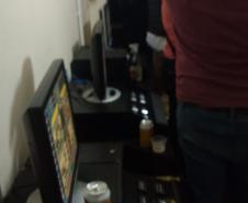 AIFU flagra jogo de azar e aglomeração em via pública na Capital