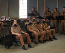 Oficiais e praças recebem a Medalha de Mérito do Comando-Geral durante solenidade em Curitiba