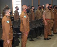 Oficiais e praças recebem a Medalha de Mérito do Comando-Geral durante solenidade em Curitiba