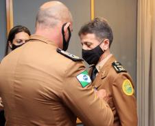 Oficiais e praças recebem a Medalha de Mérito do Comando-Geral durante solenidade em Curitiba