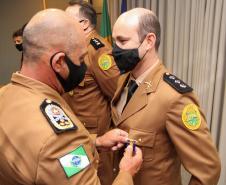 Oficiais e praças recebem a Medalha de Mérito do Comando-Geral durante solenidade em Curitiba