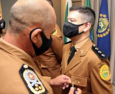 Oficiais e praças recebem a Medalha de Mérito do Comando-Geral durante solenidade em Curitiba