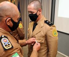 Oficiais e praças recebem a Medalha de Mérito do Comando-Geral durante solenidade em Curitiba