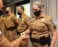 Oficiais e praças recebem a Medalha de Mérito do Comando-Geral durante solenidade em Curitiba