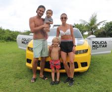 Ciclo de exposições da PM atrai dezenas de crianças e adultos nas praias do Litoral