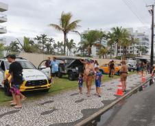 Ciclo de exposições da PM atrai dezenas de crianças e adultos nas praias do Litoral