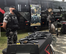 Ciclo de exposições da PM atrai dezenas de crianças e adultos nas praias do Litoral