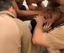 Menino engasgado é salvo por policiais militares em Pontal do Paraná (PR)