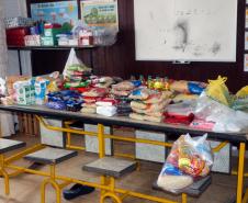 Polícia Militar doa alimentos para alunos de projeto social em Guaratuba