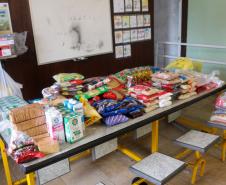 Polícia Militar doa alimentos para alunos de projeto social em Guaratuba