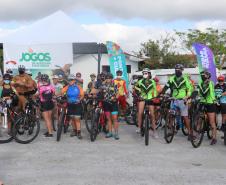 Mais de 200 ciclistas de todo Paraná participam junto com a PM de desafio de 27 quilômetros, no litoral