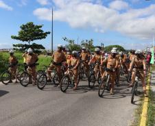 Mais de 200 ciclistas de todo Paraná participam junto com a PM de desafio de 27 quilômetros, no litoral