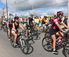 Mais de 200 ciclistas de todo Paraná participam junto com a PM de desafio de 27 quilômetros, no litoral