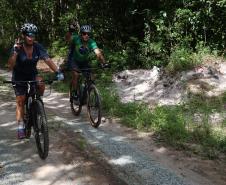 Mais de 200 ciclistas de todo Paraná participam junto com a PM de desafio de 27 quilômetros, no litoral