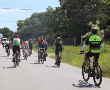 Mais de 200 ciclistas de todo Paraná participam junto com a PM de desafio de 27 quilômetros, no litoral