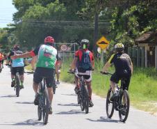Mais de 200 ciclistas de todo Paraná participam junto com a PM de desafio de 27 quilômetros, no litoral