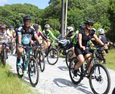 Mais de 200 ciclistas de todo Paraná participam junto com a PM de desafio de 27 quilômetros, no litoral